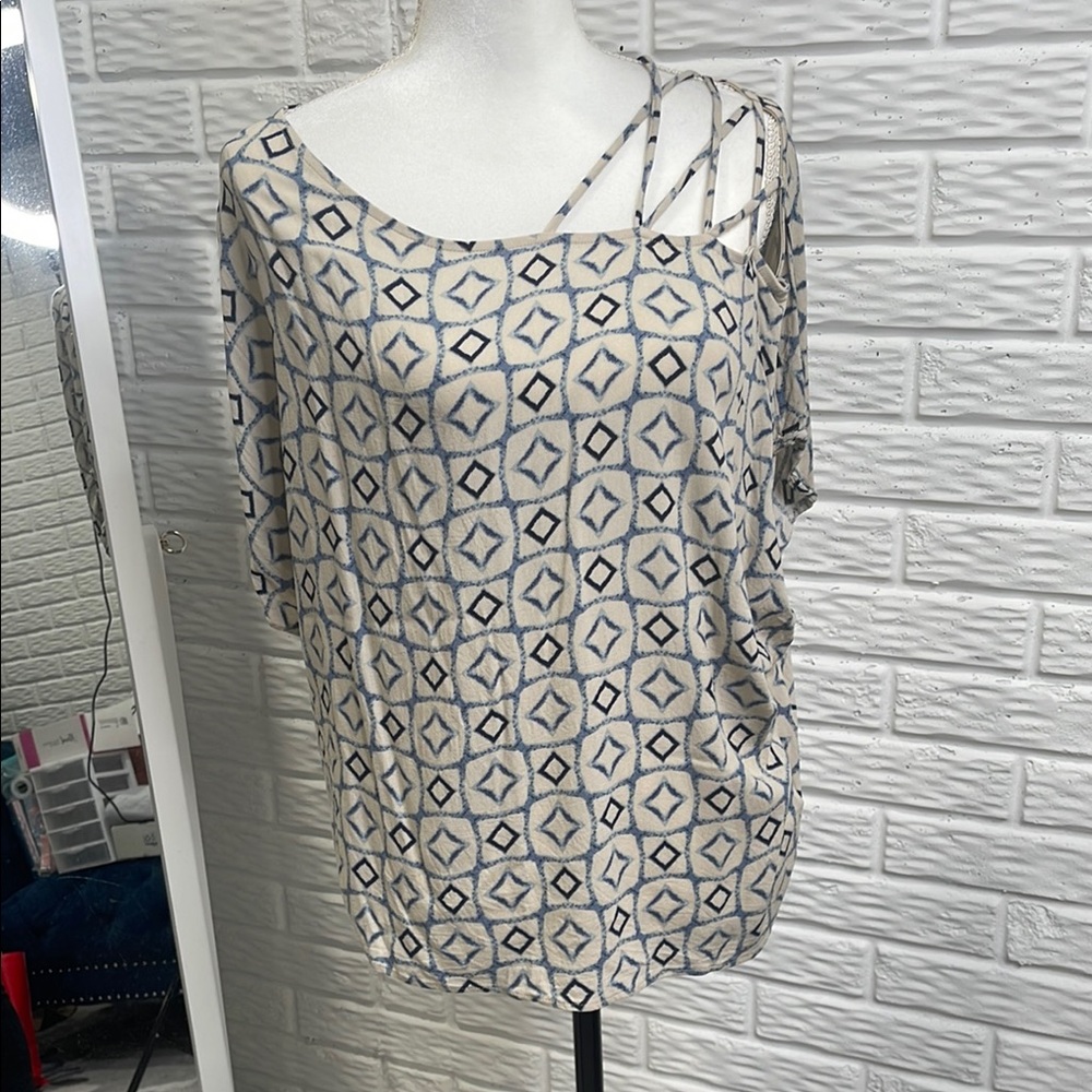 Geometric Patterned Women's Top
